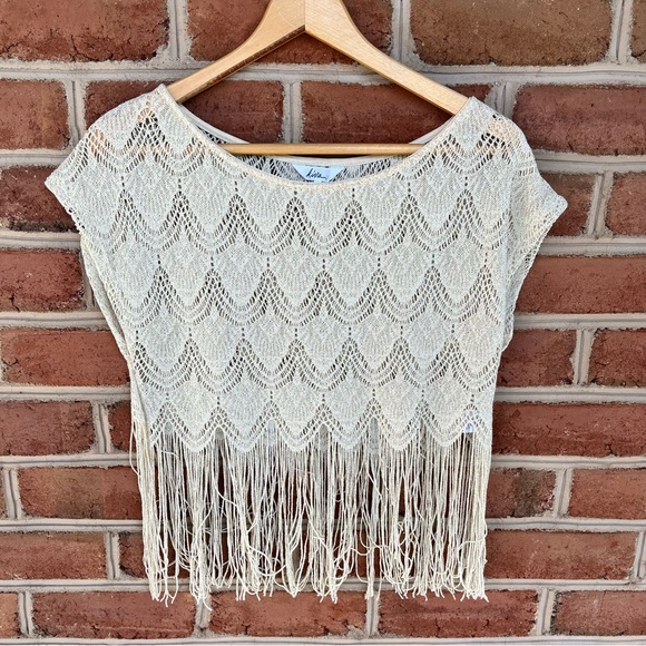 Boho fringe crochet pullover patterned top. Size small - Picture 4 of 7